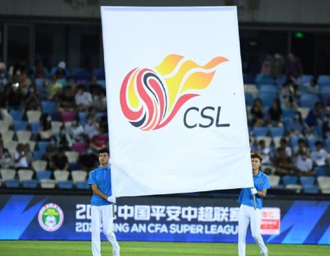 顾言忠点了点头，对副驾驶上的助理说：你去协调一下，让他们在停车场等我。